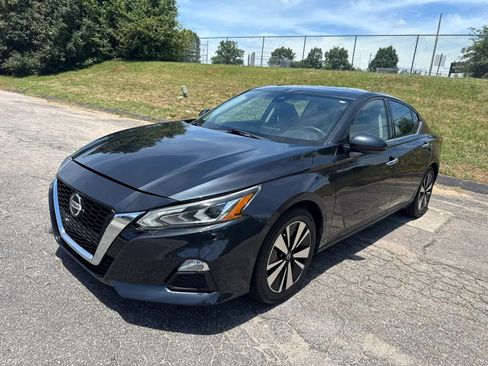 Used 2019 Nissan Altima 2.5 SV FWD image 1