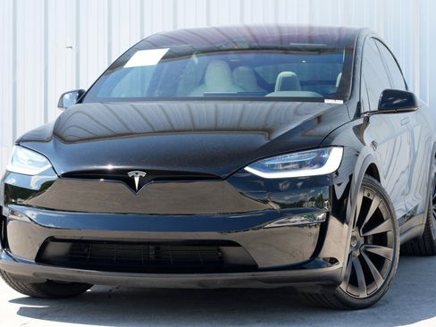 Used 2023 Tesla Model X image 3