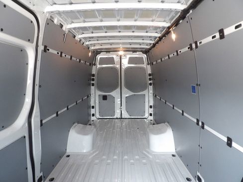 Used 2023 Mercedes-Benz Sprinter 3500 image 39