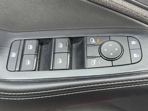 Used 2023 Nissan Rogue SV image 13