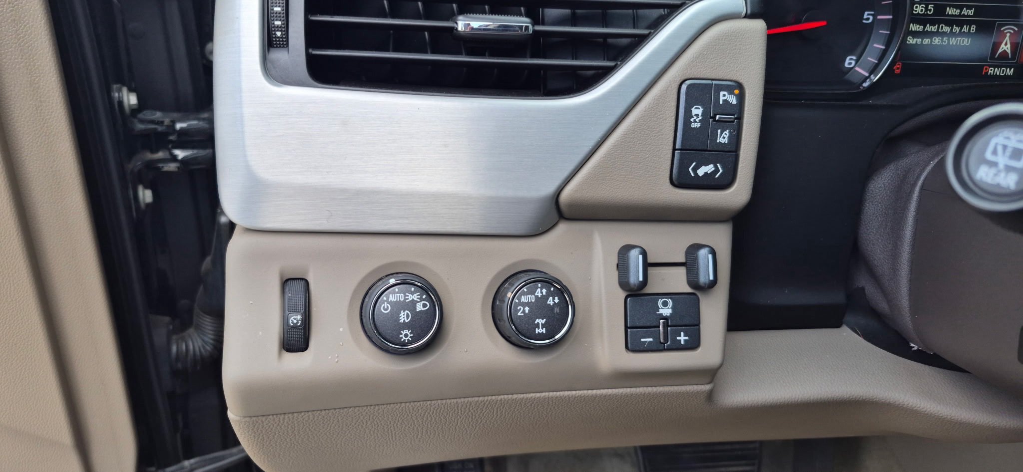 Used 2015 GMC Yukon SLT AWD/4WD image 10