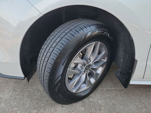 Used 2022 Toyota Sienna XLE image 6