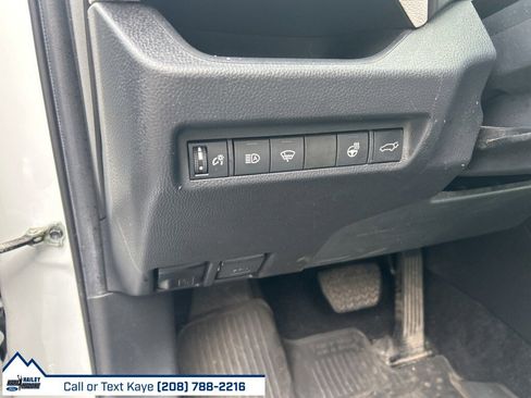 Used 2022 Toyota RAV4 XLE Premium image 20