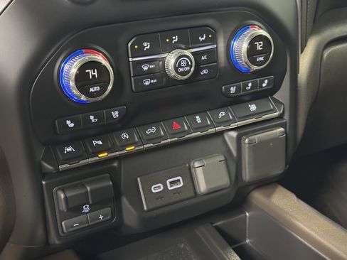 Used 2019 GMC Sierra 1500 SLT w/ SLT Premium Plus Package image 37