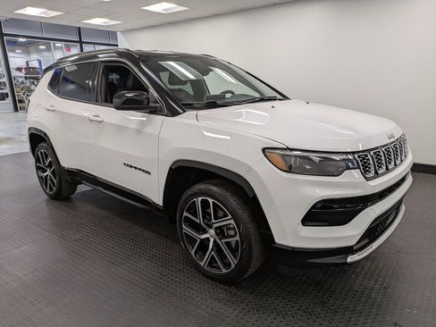 Used 2024 Jeep Compass Limited w/ Elite Group image 3