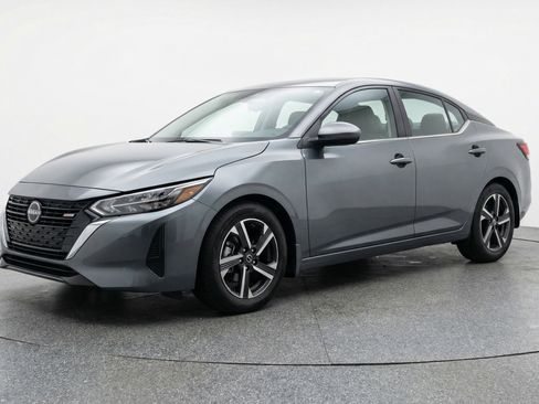 Used 2025 Nissan Sentra SV image 3
