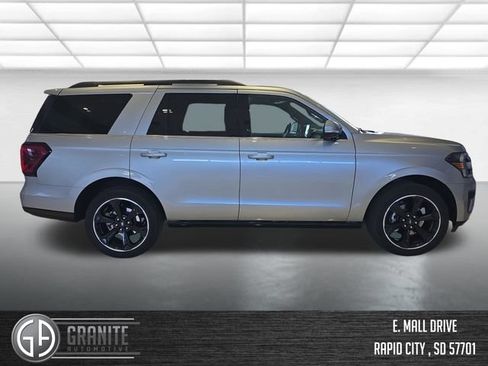 Used 2024 Ford Expedition Limited AWD/4WD image 7