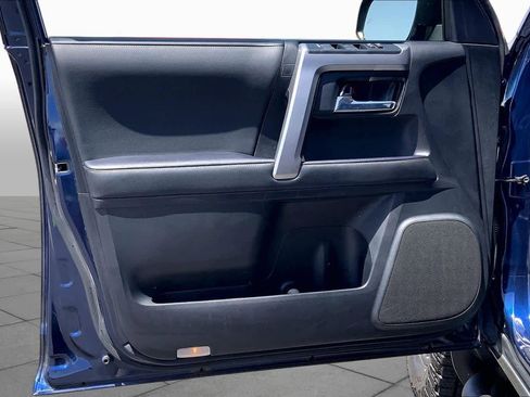 Used 2022 Toyota 4Runner SR5 Premium w/ Moonroof Package AWD/4WD image 22