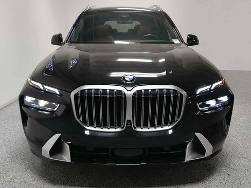 Certified 2023 BMW X7 xDrive40i w/ Premium Package AWD/4WD image 2