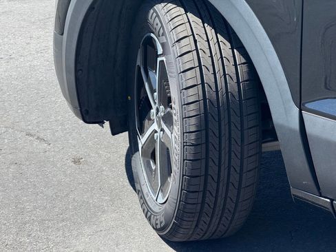 Used 2024 Kia Niro EX image 15