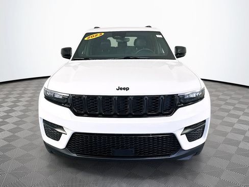 Certified 2023 Jeep Grand Cherokee Altitude AWD/4WD image 4