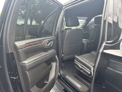 Used 2022 Chevrolet Suburban Z71 w/ Off-Road Capability Package AWD/4WD image 19