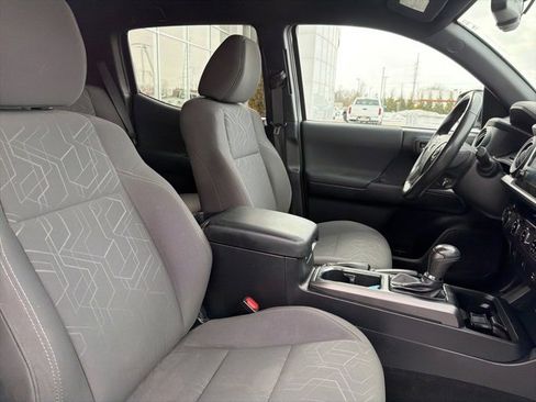 Used 2017 Toyota Tacoma TRD Sport image 27