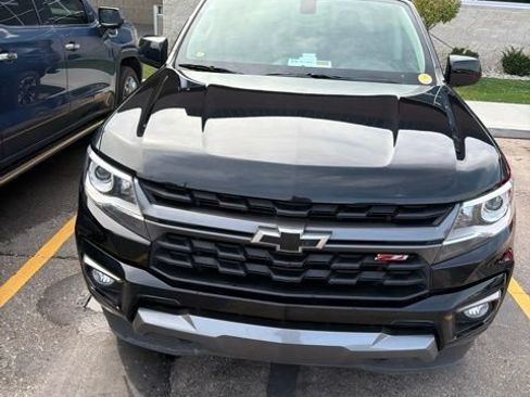 Used 2022 Chevrolet Colorado Z71 AWD/4WD image 2