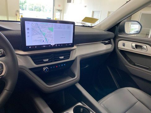 New 2026 Ford Explorer Active w/ Active Comfort Package image 15