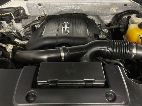 Used 2015 Lincoln Navigator 2WD image 9