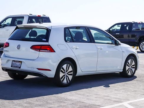Used 2018 Volkswagen e-Golf SE FWD image 4