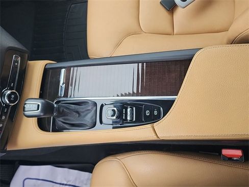Used 2018 Volvo XC90 T6 Momentum w/ Momentum Plus Package image 28