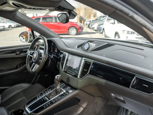 Used 2018 Porsche Macan S image 14