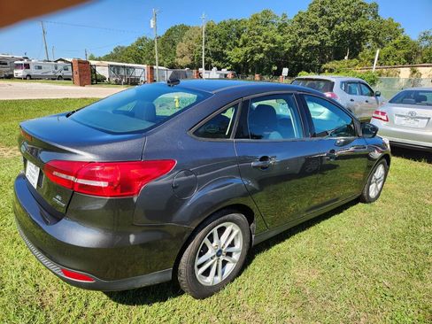 Used 2016 Ford Focus SE image 2