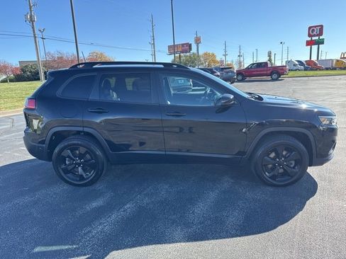 Used 2020 Jeep Cherokee Latitude Plus image 7