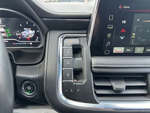 Used 2023 GMC Yukon XL SLT w/ SLT Premium Package image 18