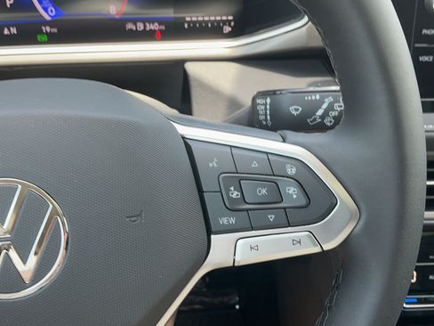 New 2026 Volkswagen Taos SE FWD image 23
