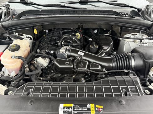 Used 2023 Jeep Grand Cherokee L Laredo RWD image 32