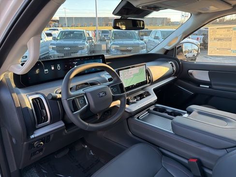 New 2025 Ford Expedition Active image 11