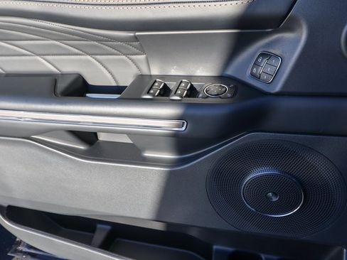 Used 2023 Ford Expedition Platinum image 14