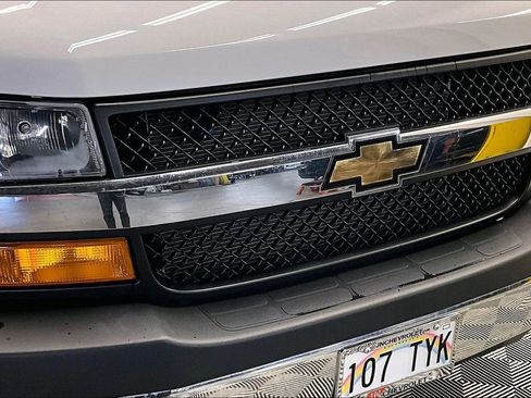 Used 2025 Chevrolet Express 2500 w/ Driver Convenience Package RWD image 29