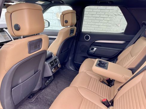 Certified 2025 Land Rover Discovery Dynamic SE AWD/4WD image 30