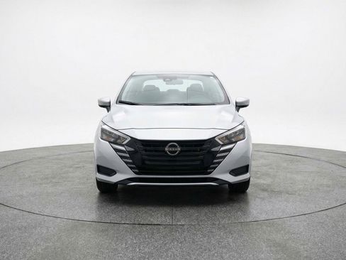 Used 2025 Nissan Versa SV image 2