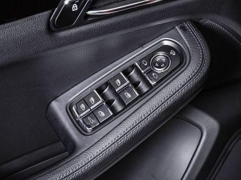 Certified 2026 Porsche Macan AWD/4WD image 26