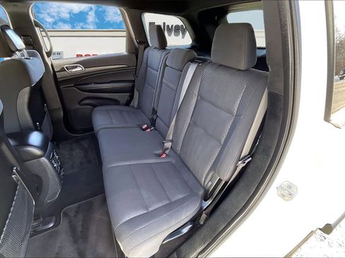 Used 2019 Jeep Grand Cherokee Laredo w/ Security & Convenience Group image 22