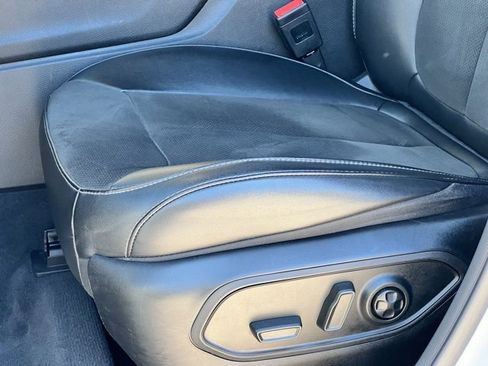 Used 2023 Jeep Grand Cherokee L Laredo image 37