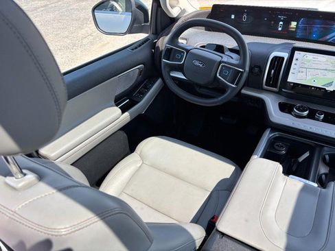 Used 2025 Ford Expedition Max Active AWD/4WD image 15