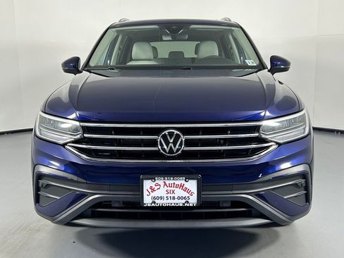 Used 2024 Volkswagen Tiguan SE w/ Panoramic Sunroof Package AWD/4WD image 2