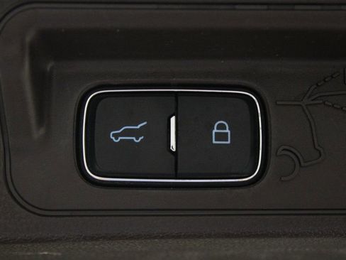 Used 2023 Ford Explorer King Ranch w/ Technology Package image 15