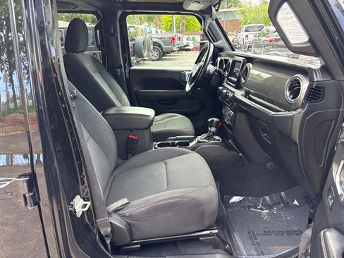 Used 2020 Jeep Wrangler Unlimited Sahara image 22