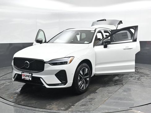 New 2026 Volvo XC60 B5 Plus w/ Protection Package Premier AWD/4WD image 45