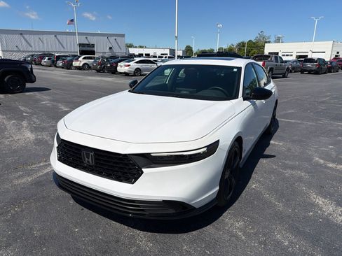 Used 2023 Honda Accord Sport image 2