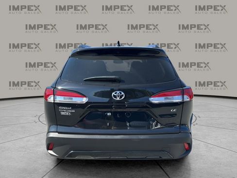 Used 2024 Toyota Corolla Cross LE image 4