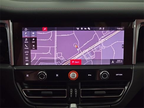 Certified 2025 Porsche Macan image 20