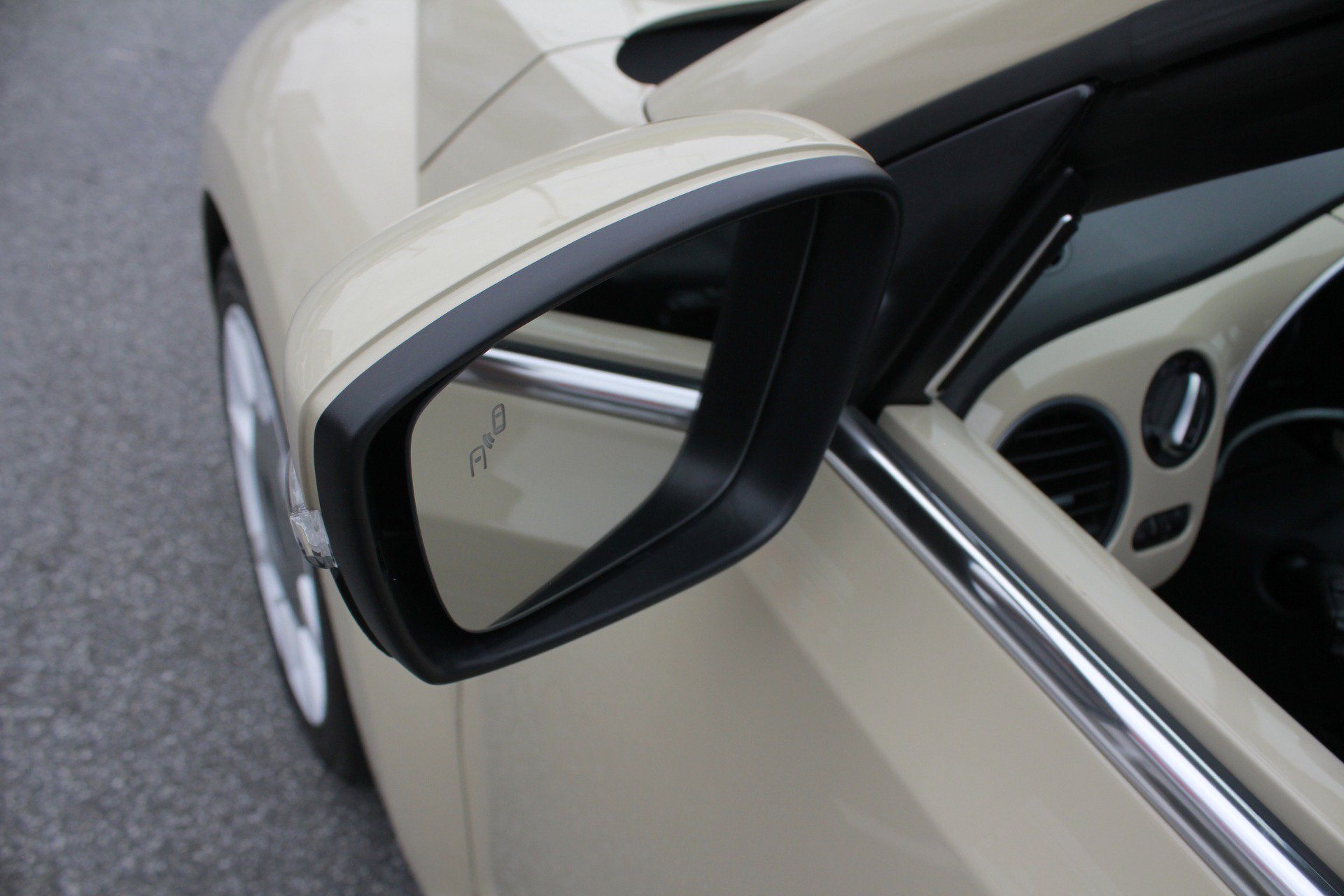 Used 2019 Volkswagen Beetle 2.0T S FWD image 34