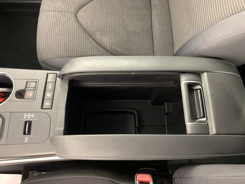 Used 2020 Toyota Highlander LE AWD/4WD image 27