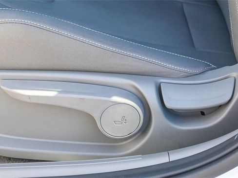 Certified 2025 Hyundai Elantra Sport image 22