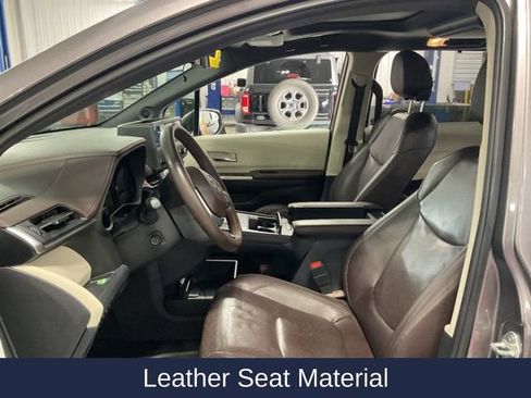Used 2021 Toyota Sienna Platinum FWD image 9