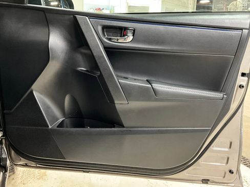 Used 2018 Toyota Corolla SE w/ SE Premium Package image 22