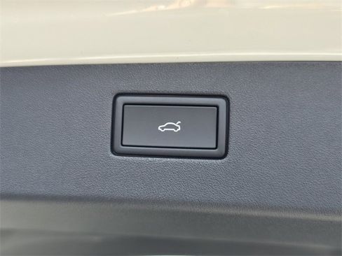 New 2026 Volkswagen Tiguan SE R-Line image 28